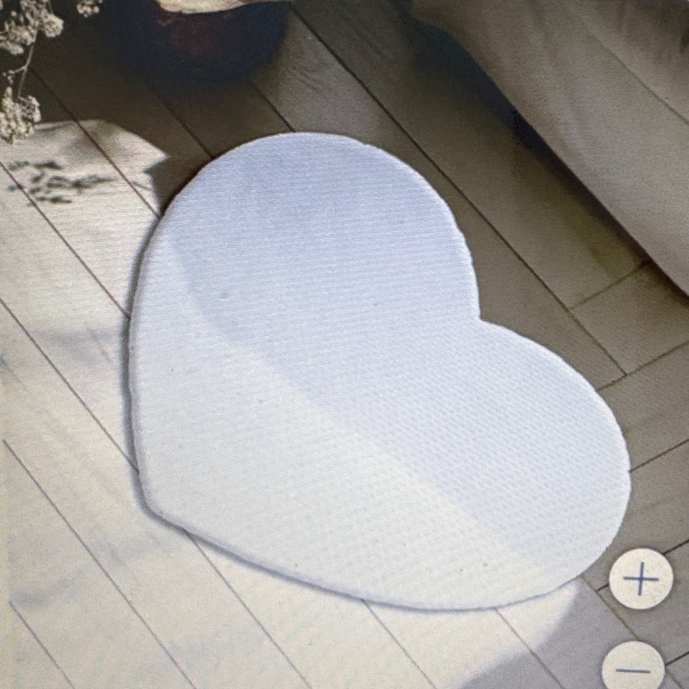 Mon Chateau Faux Fur Shaped Rug: Heart - NWT